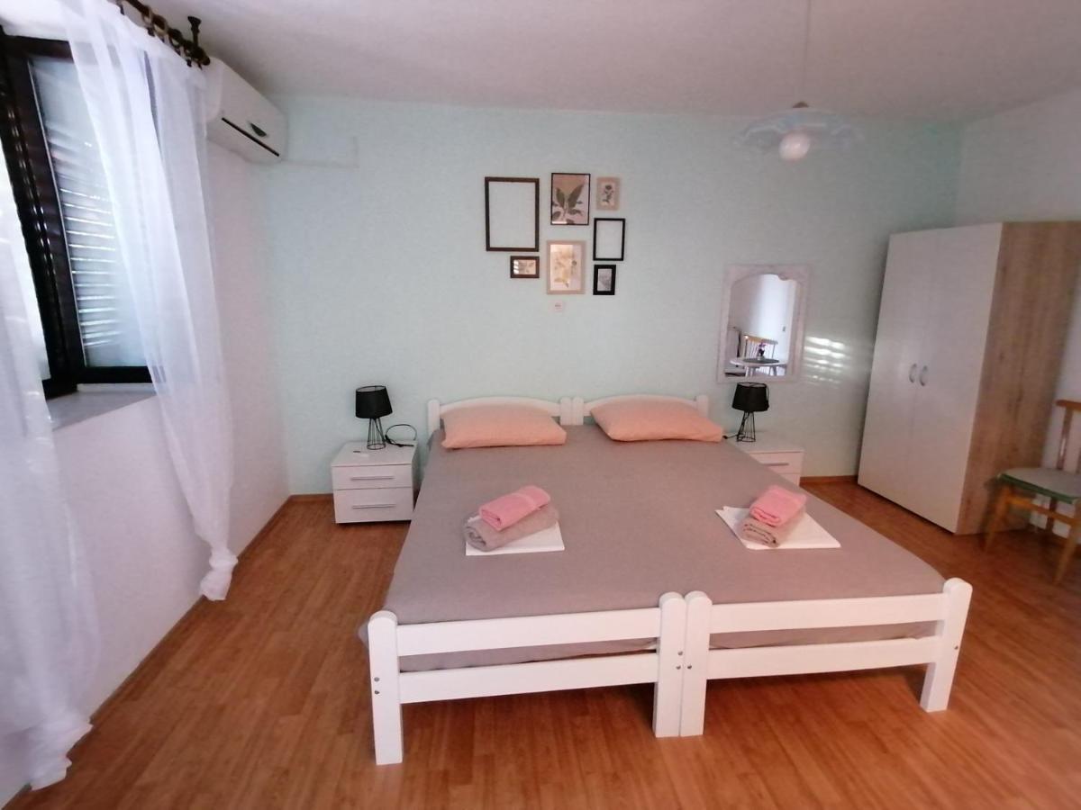 Apartments And Rooms Sanja Sibinj Krmpotski Εξωτερικό φωτογραφία
