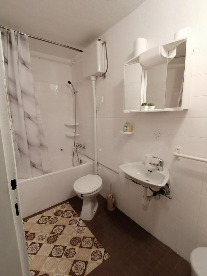 Apartments And Rooms Sanja Sibinj Krmpotski Εξωτερικό φωτογραφία